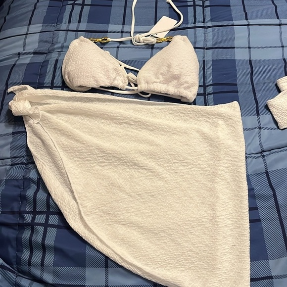 NWT 3 piece string textured bikini in white.  XL - Picture 4 of 5